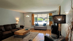 At Tuc's Place - Thumbnail 2